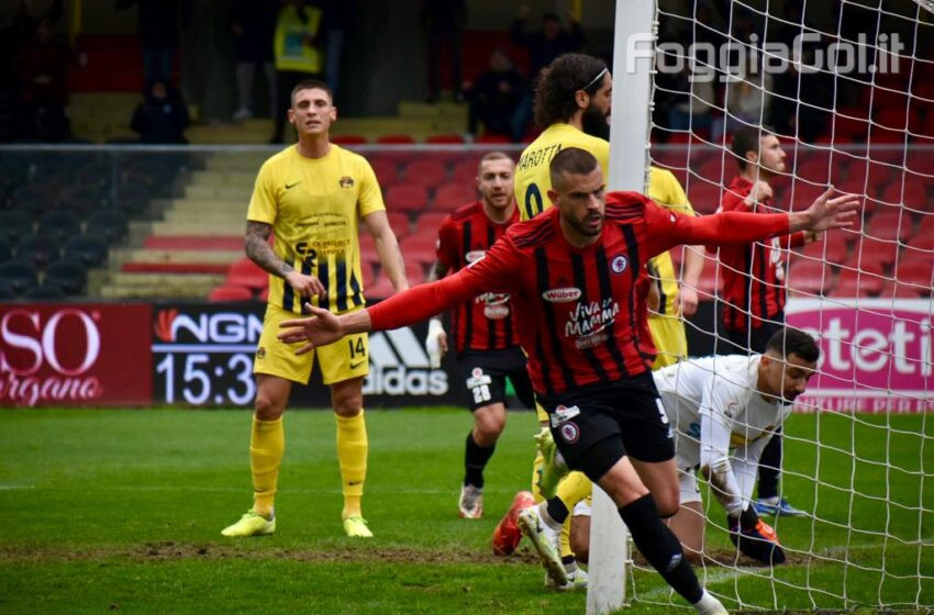  Vince ancora il Foggia che sale sul podio del campionato (2-0)